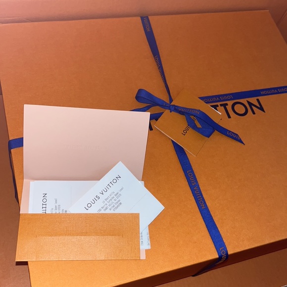 Louis Vuitton Montsouris PM - Picture 8 of 8